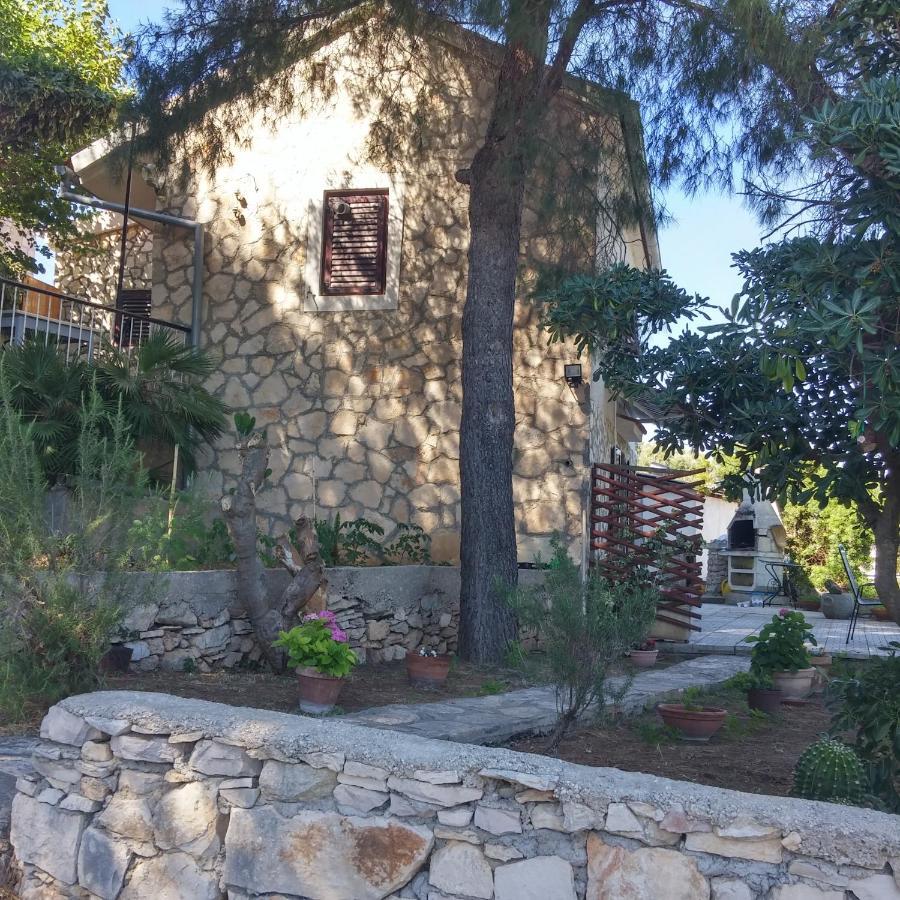 Apartments Elena & Damir Вис Екстериор снимка