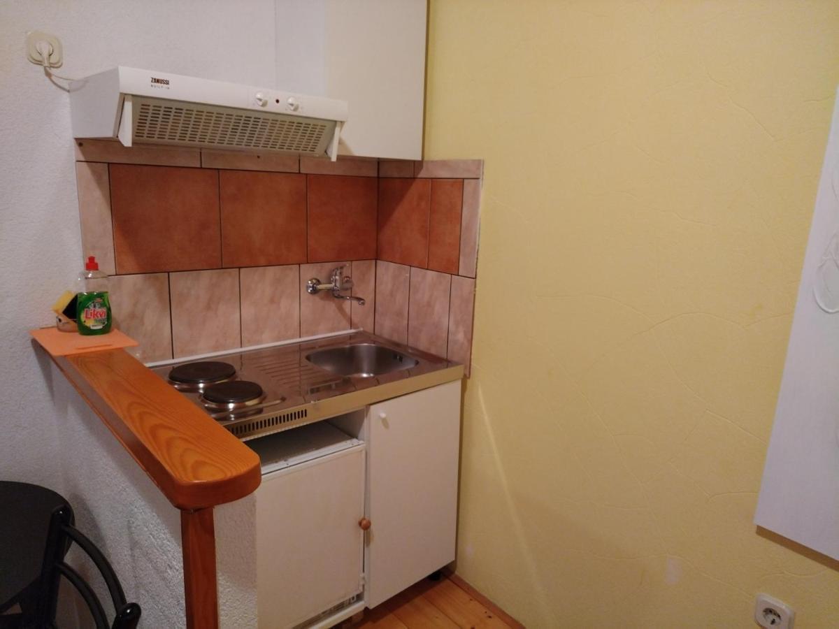 Apartments Elena & Damir Вис Екстериор снимка