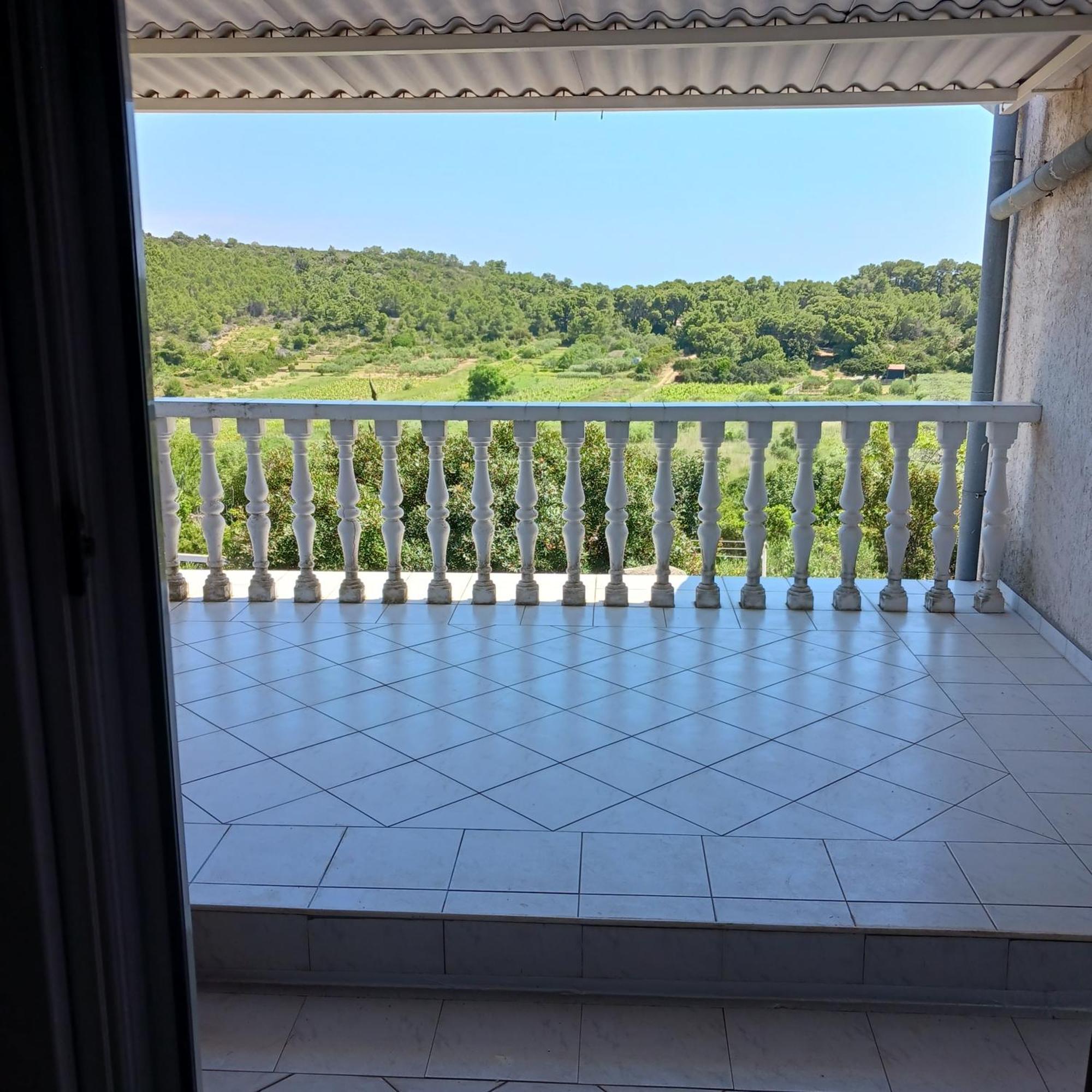 Apartments Elena & Damir Вис Екстериор снимка