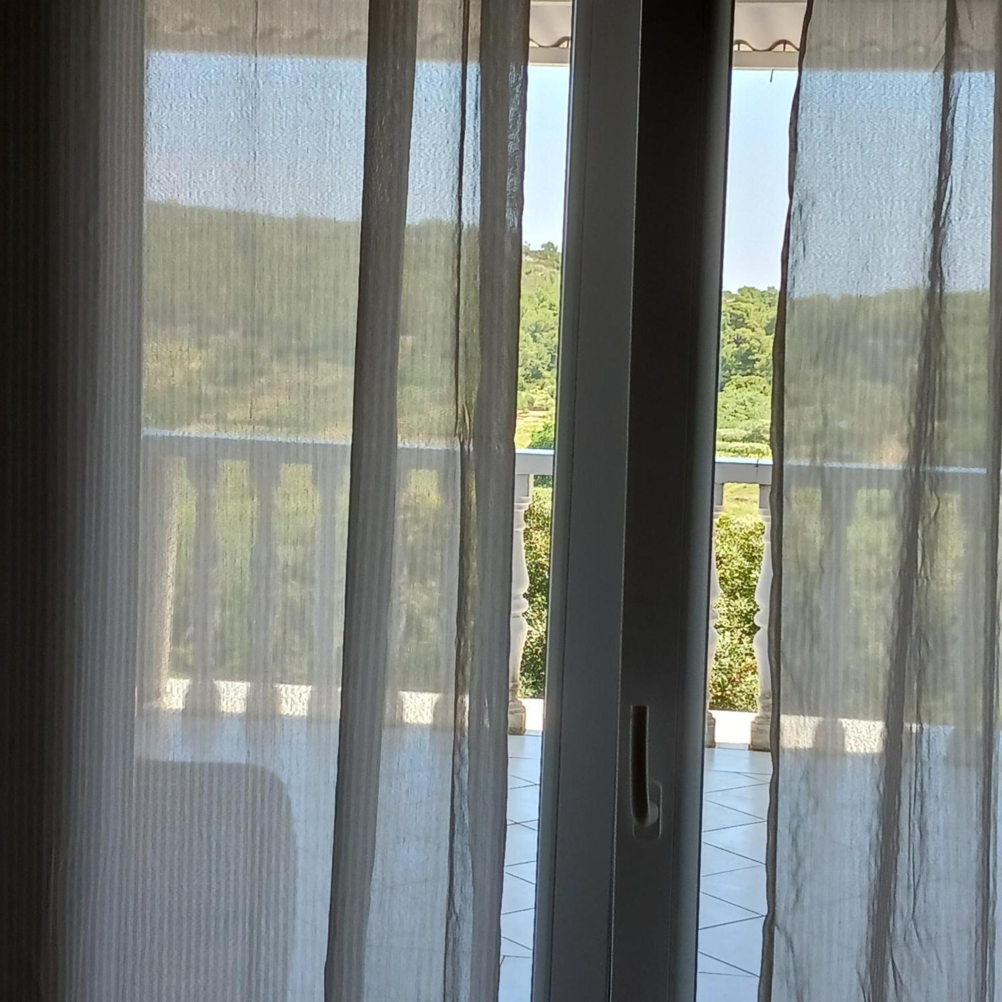 Apartments Elena & Damir Вис Екстериор снимка