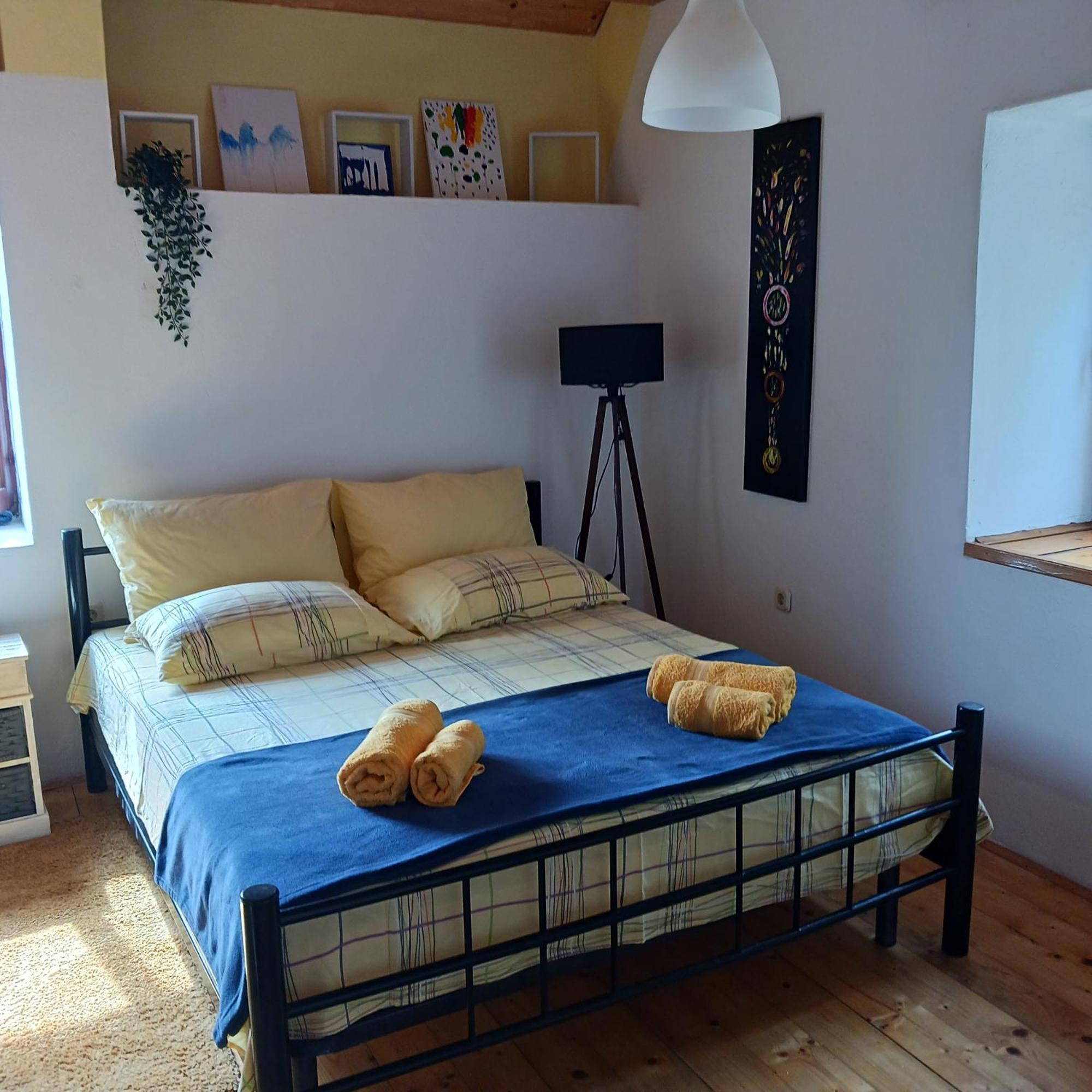 Apartments Elena & Damir Вис Екстериор снимка