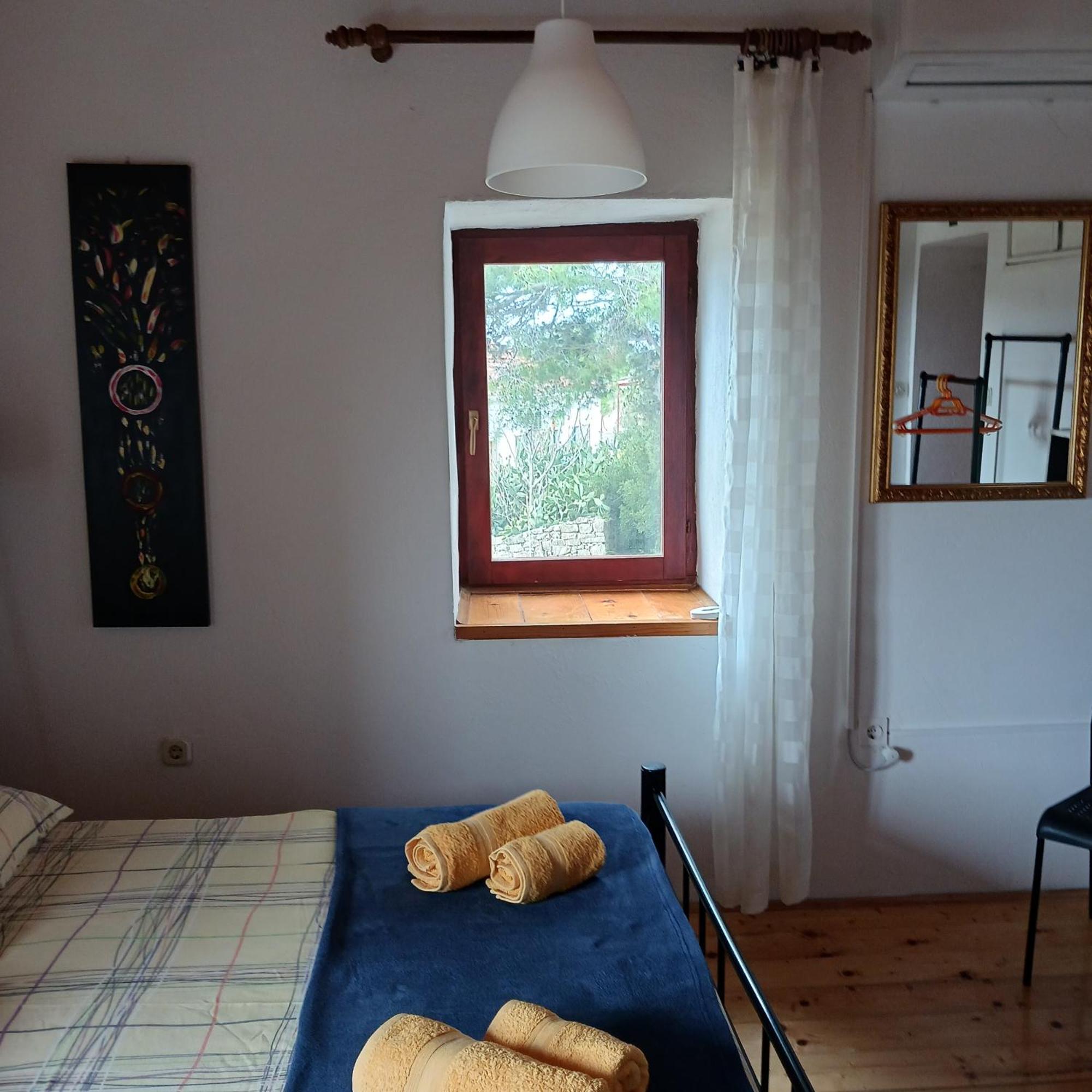 Apartments Elena & Damir Вис Екстериор снимка