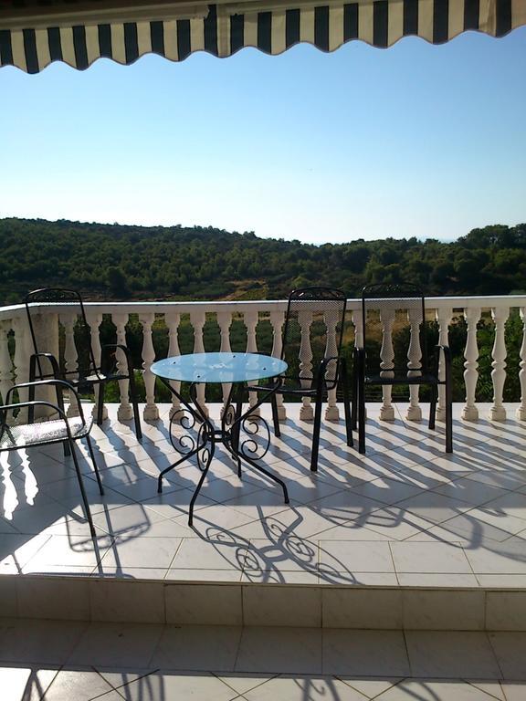 Apartments Elena & Damir Вис Екстериор снимка